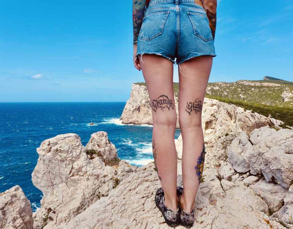 Tatuaż w lecie – jak dbać i co warto wiedzieć
