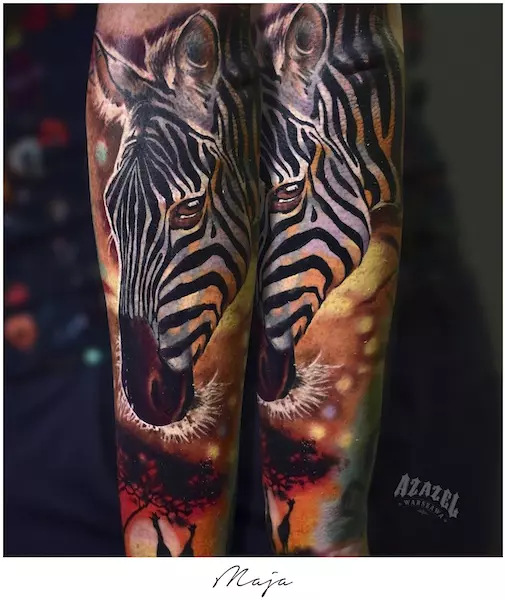 Tatuaż realistyczny na przedramionach przedstawiający zebry