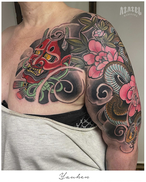 Damski tatuaż na ramieniu w japońskim stylu