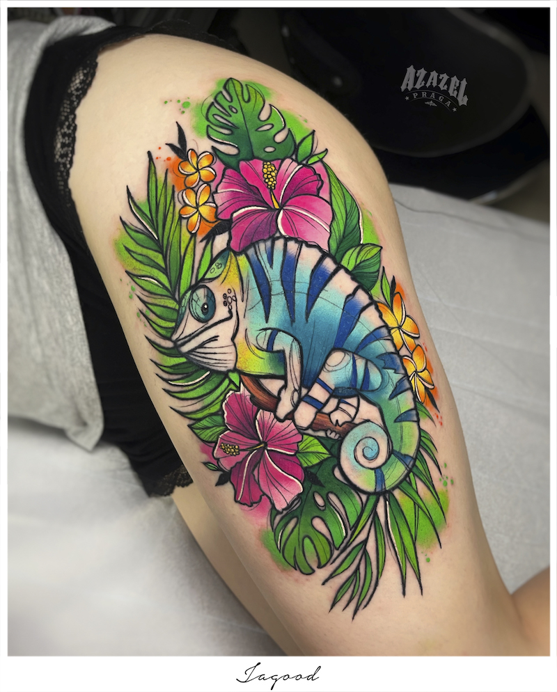 Kolorowy tatuaż damski z kameleonem